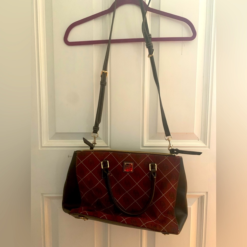 Elegant leather purse